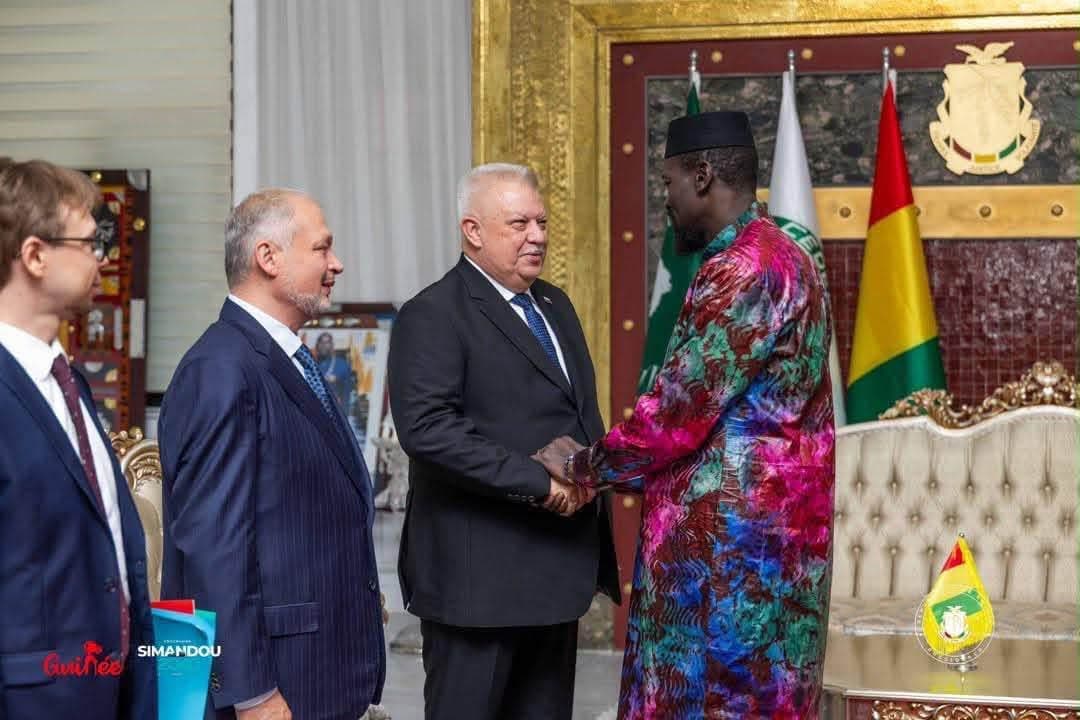 Simandou 2040 : le Chef de l'Etat, S.E Mamadi DOUMBOUYA, reçoit une délégation de RUSAL conduite par l'Ambassadeur de la Fédération de Russie en Guinée